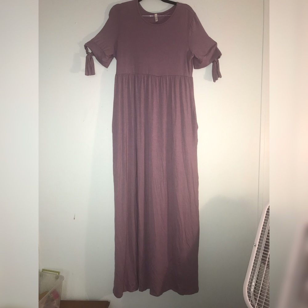 Maxi dress! 🌟 (has pockets!)